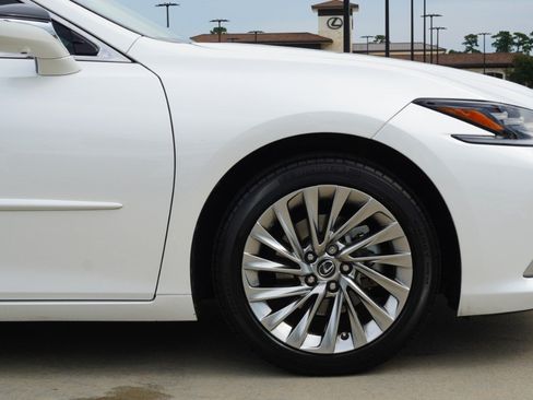 Certified 2022 Lexus ES 350 Ultra Luxury w/ Accessory Package 2 FWD image 9