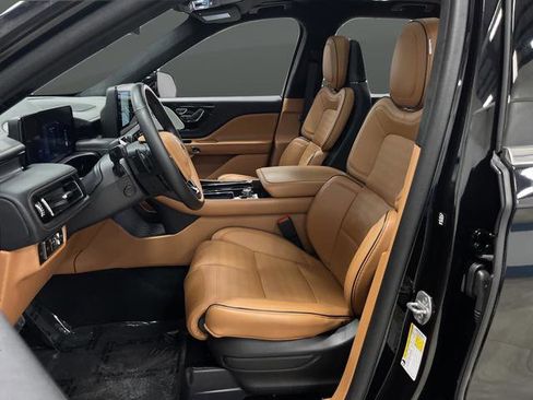 Used 2025 Lincoln Aviator Black Label image 4