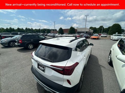 Used 2023 Kia Seltos EX AWD/4WD image 11