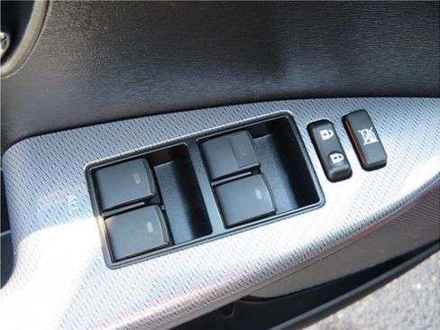 Used 2013 Toyota Venza LE w/ LE Convenience Pkg image 28