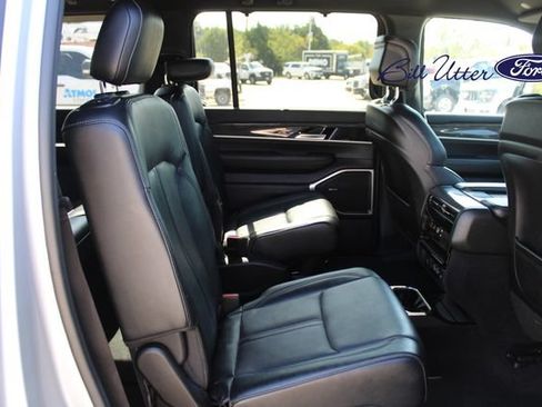 Used 2022 Jeep Wagoneer Series III w/ Convenience Group I AWD/4WD image 13