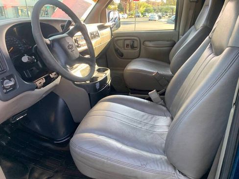 Used 2000 Chevrolet Express 1500 RWD image 9