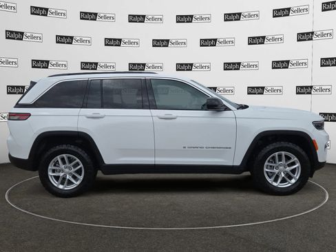 Certified 2025 Jeep Grand Cherokee Laredo X image 7