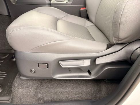 Used 2025 Toyota 4Runner SR5 AWD/4WD image 26