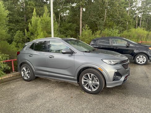 Used 2020 Buick Encore GX Essence w/ Advanced Technology Package FWD image 1