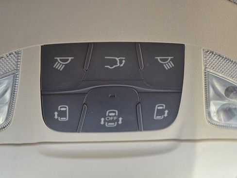 Used 2024 Chrysler Pacifica Touring-L image 29