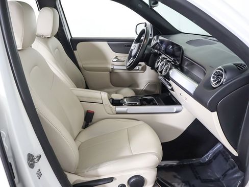 Used 2022 Mercedes-Benz GLB 250 4MATIC image 33