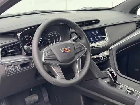 New 2025 Cadillac XT5 Luxury image 13