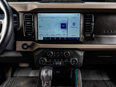 Used 2023 Ford Bronco Wildtrak image 24