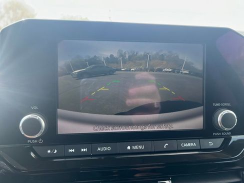 Used 2025 Nissan Pathfinder SV image 25