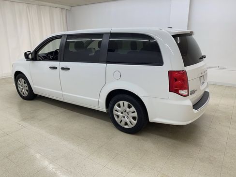Used 2020 Dodge Grand Caravan SE w/ UConnect Hands-Free Group image 3