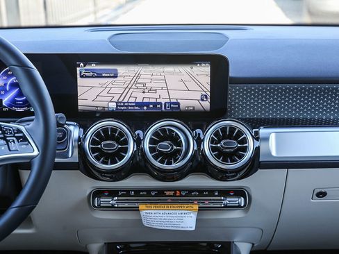 Used 2024 Mercedes-Benz EQB 300 4MATIC image 13