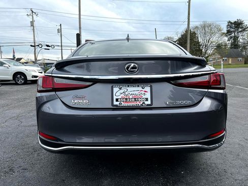 Used 2019 Lexus ES 300h w/ Luxury Package image 6