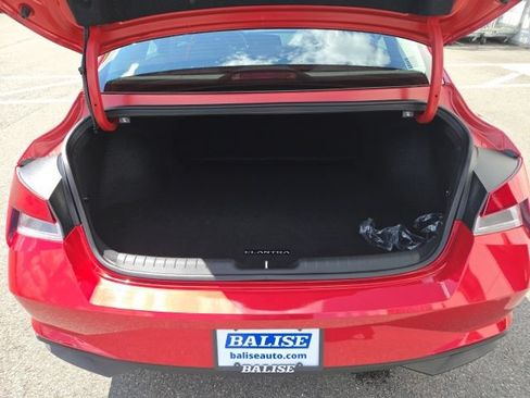 Used 2023 Hyundai Elantra SEL w/ Convenience Package FWD image 5