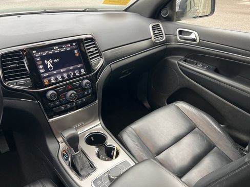 Used 2020 Jeep Grand Cherokee Limited image 25
