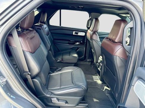 Certified 2021 Ford Explorer Platinum w/ Equipment Group 601A image 31