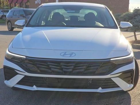 New 2025 Hyundai Elantra Limited w/ Cargo Package image 21
