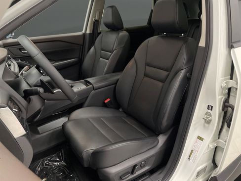 Used 2023 Nissan Rogue SV w/ SV Premium B Package image 4