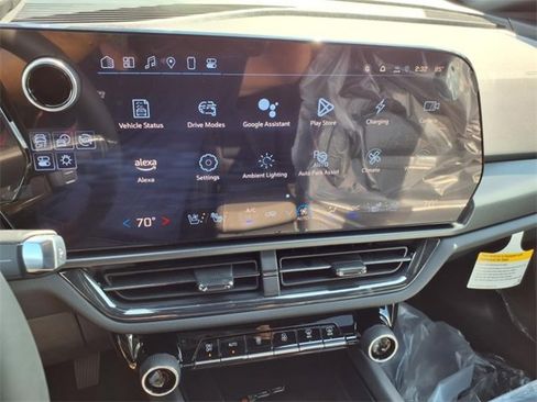 New 2025 Chevrolet Equinox EV RS image 13