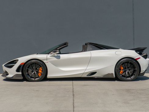 Used 2021 McLaren 720S Spider image 12