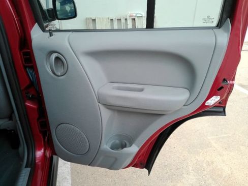 Used 2006 Jeep Liberty Sport RWD image 18
