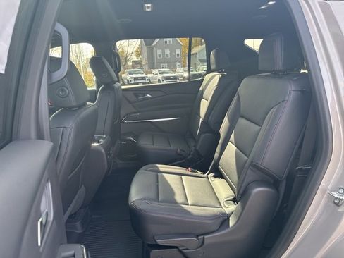New 2026 Chevrolet Traverse Z71 w/ Enhanced Driving Package image 11