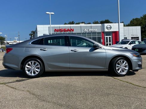 Used 2025 Chevrolet Malibu LT FWD image 2
