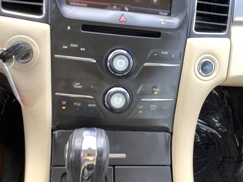 Used 2014 Ford Taurus SEL w/ Equipment Group 201A FWD image 30