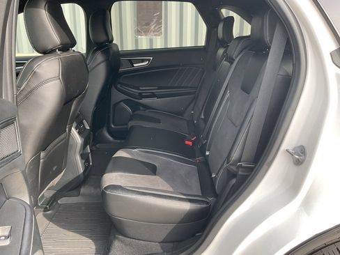 Used 2022 Ford Edge ST image 16