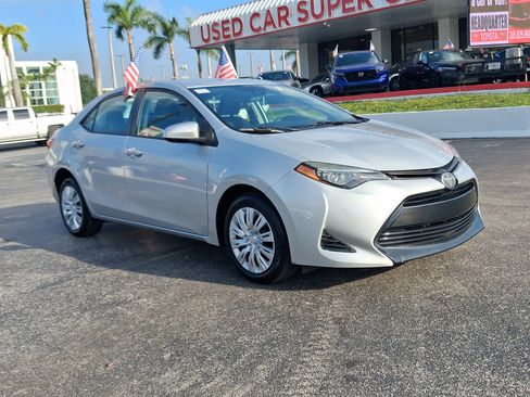 Used 2019 Toyota Corolla LE FWD image 2