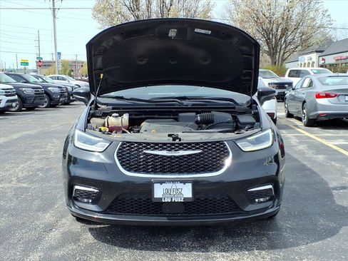 Used 2023 Chrysler Pacifica Touring-L image 34