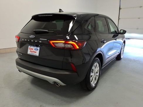 Used 2025 Ford Escape Active w/ Tech Pack #1 FWD image 3
