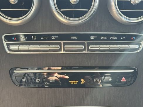 Used 2021 Mercedes-Benz GLC 300 GLC 300 image 34