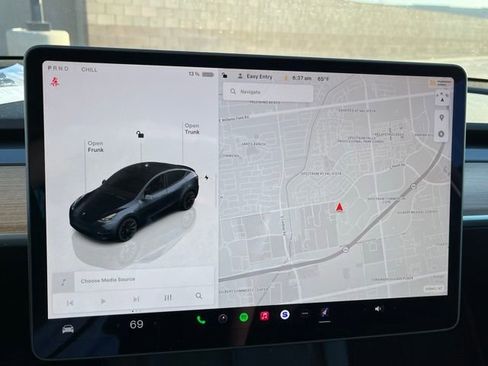 Used 2025 Tesla Model Y Long Range AWD/4WD image 19