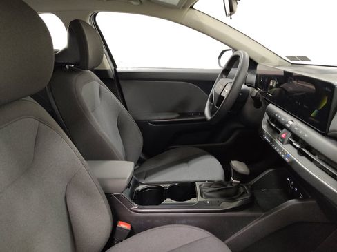 Used 2025 Kia K4 FWD image 21