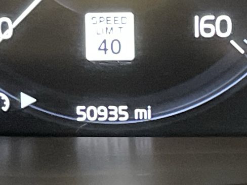 Used 2021 Volvo XC60 T5 Momentum w/ Premium Package image 23