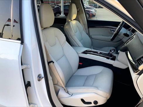 Used 2019 Volvo XC90 T5 Momentum w/ Protection Package Premier image 6