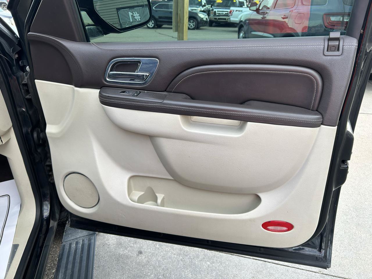 Used 2011 Cadillac Escalade ESV Platinum AWD/4WD image 17