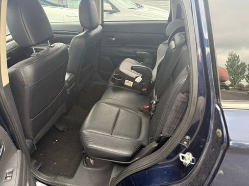 Used 2017 Mitsubishi Outlander SE AWD/4WD image 28