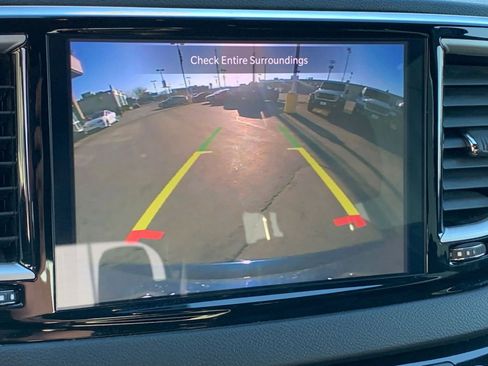 Used 2025 Chrysler Pacifica Select image 25