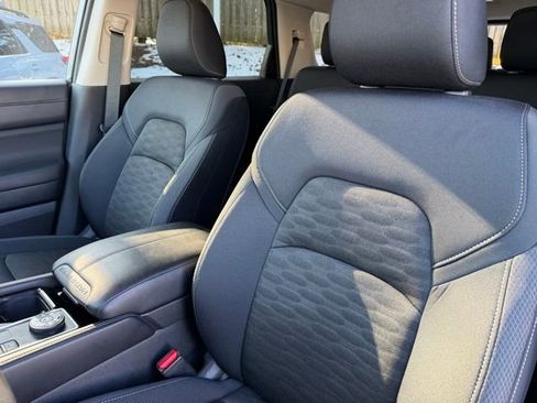 Used 2025 Nissan Pathfinder SV image 20