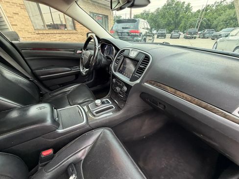 Used 2019 Chrysler 300 Limited RWD image 13