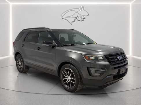 Used 2017 Ford Explorer Sport w/ Equipment Group 401A AWD/4WD image 7