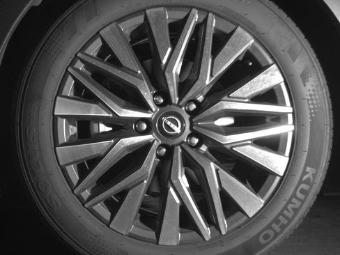 Used 2025 Nissan Altima 2.5 SV FWD image 12