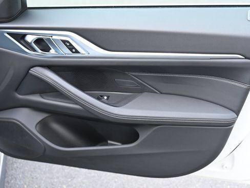 Used 2022 BMW i4 eDrive40 image 19