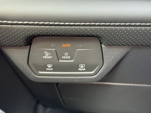 New 2026 Volkswagen Atlas Cross Sport SE image 23