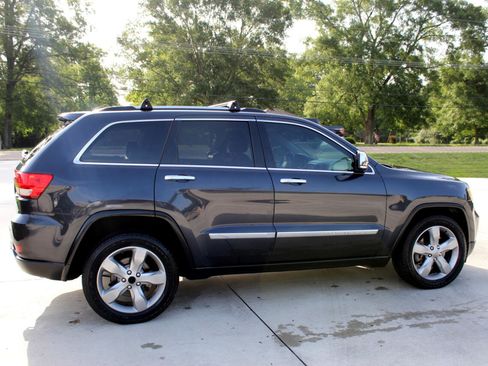Used 2013 Jeep Grand Cherokee Limited w/ Advance Technology Group image 9