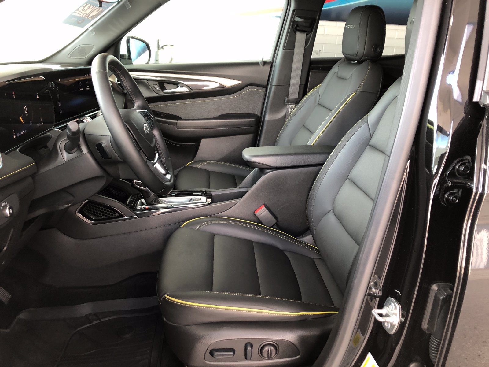 Used 2025 Chevrolet TrailBlazer ACTIV w/ Driver Confidence Package AWD/4WD image 20