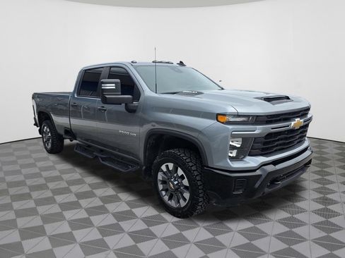 Used 2024 Chevrolet Silverado 2500 Custom AWD/4WD image 4