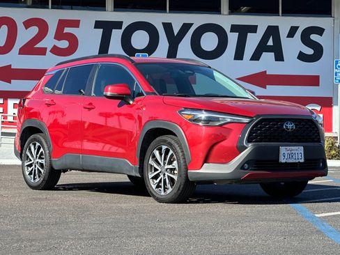 Used 2024 Toyota Corolla Cross XLE image 8